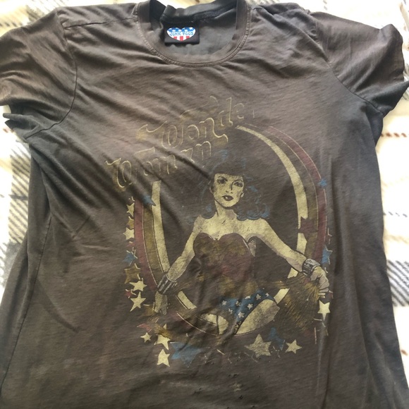 Wonder Women Graphic T-Shirt - Picture 1 of 4